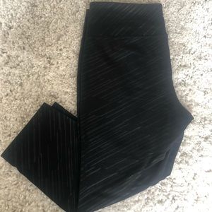 Old Navy High-Waisted Crop Athletic Leggings